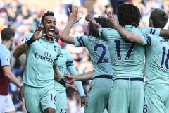 斯特林：足坛明星陨落，伤病与转会困境下的职业生涯反思