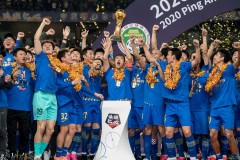 成都蓉城逆转海港，登顶中超榜首！